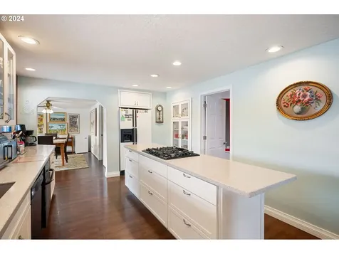 1693 N Jantzen Avenue Portland OR 97217