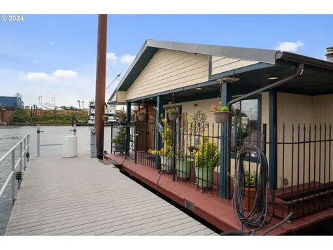 1693 N Jantzen Avenue Portland OR 97217