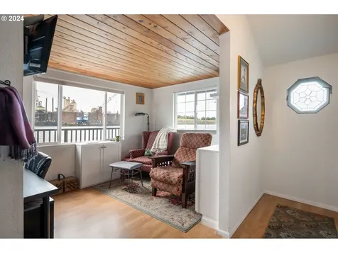 1693 N Jantzen Avenue Portland OR 97217