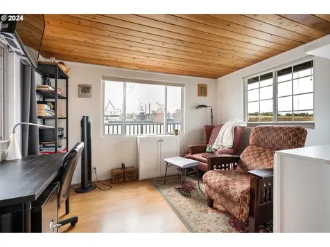 1693 N Jantzen Avenue Portland OR 97217