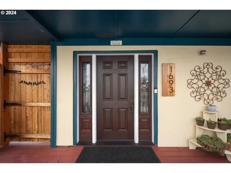 1693 N Jantzen Avenue Portland OR 97217