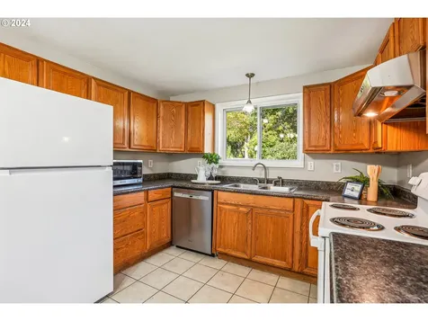 1557 NE Karen Court Hillsboro OR 97124