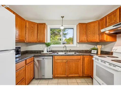 1557 NE Karen Court Hillsboro OR 97124