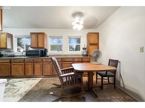 15612 SE Harrison Street Portland OR 97233