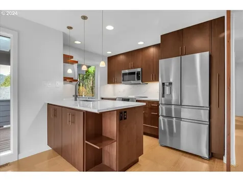 6318 Sw 32nd Avenue Portland OR 97239