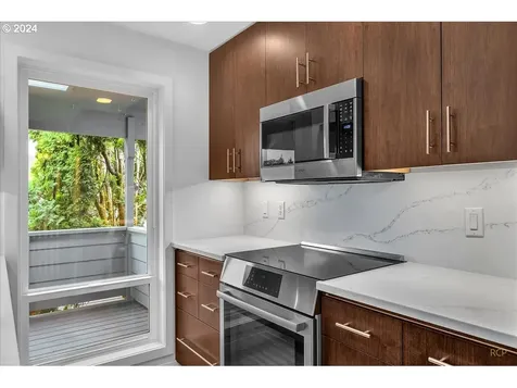 6318 Sw 32nd Avenue Portland OR 97239