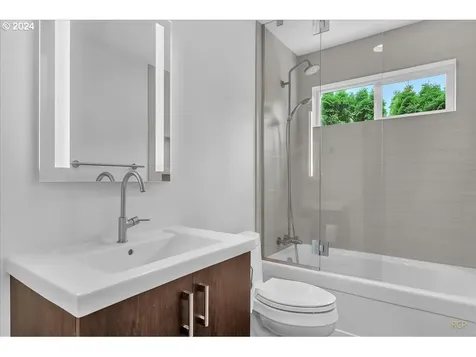 6318 Sw 32nd Avenue Portland OR 97239