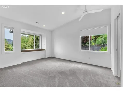 6318 Sw 32nd Avenue Portland OR 97239