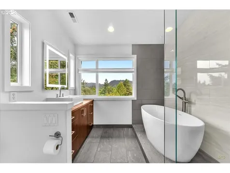 6318 Sw 32nd Avenue Portland OR 97239
