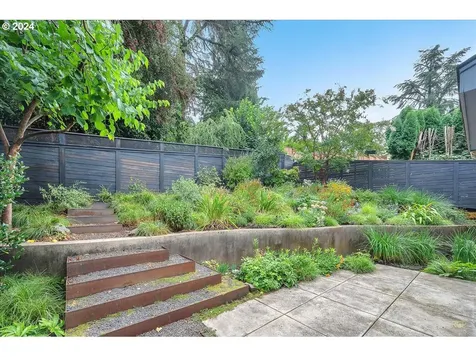 6318 Sw 32nd Avenue Portland OR 97239