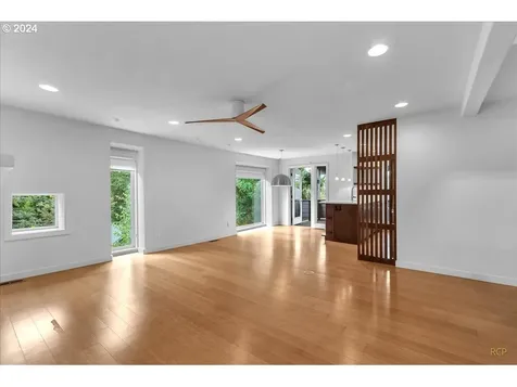 6318 Sw 32nd Avenue Portland OR 97239