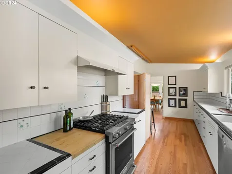 4323 Sw Idaho Drive Portland OR 97221