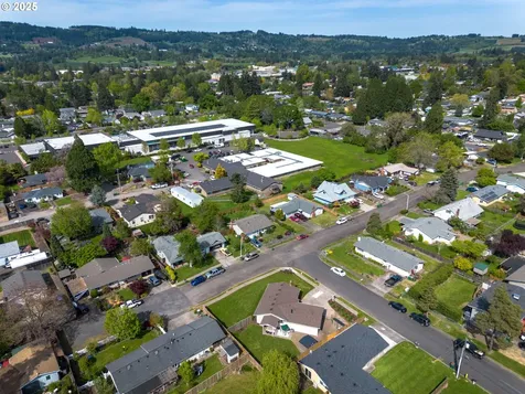 709 N Holly Drive Newberg OR 97132