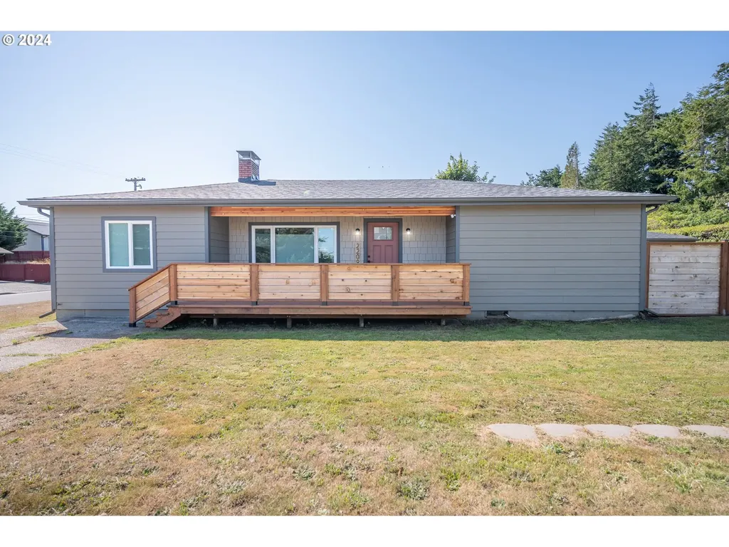2209 Virginia Avenue North Bend OR 97459