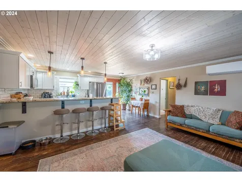 2209 Virginia Avenue North Bend OR 97459