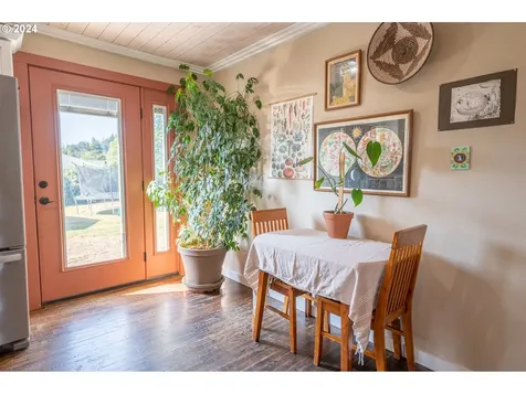 2209 Virginia Avenue North Bend OR 97459