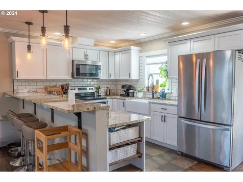 2209 Virginia Avenue North Bend OR 97459