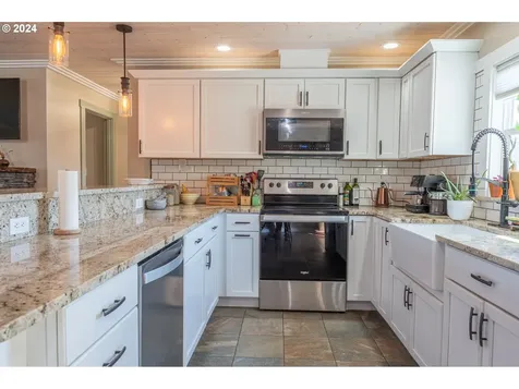 2209 Virginia Avenue North Bend OR 97459