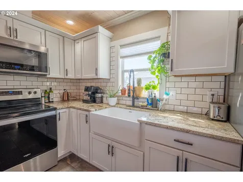 2209 Virginia Avenue North Bend OR 97459
