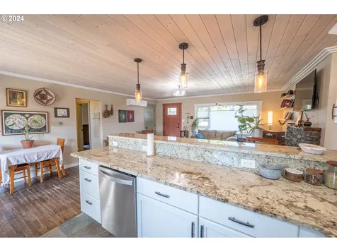 2209 Virginia Avenue North Bend OR 97459