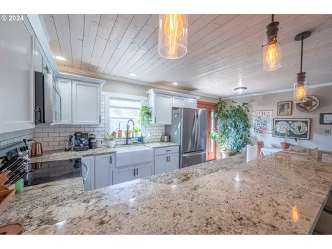 2209 Virginia Avenue North Bend OR 97459