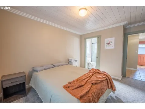 2209 Virginia Avenue North Bend OR 97459