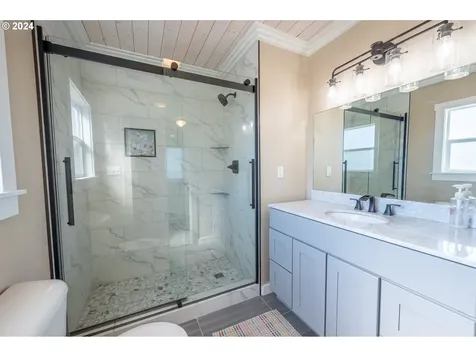 2209 Virginia Avenue North Bend OR 97459