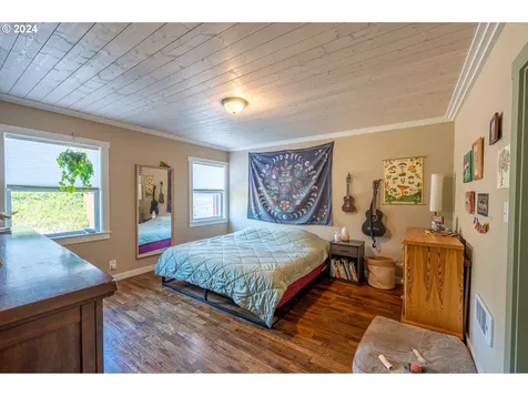 2209 Virginia Avenue North Bend OR 97459