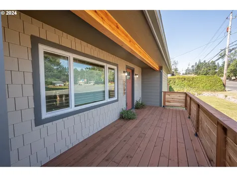 2209 Virginia Avenue North Bend OR 97459