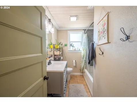 2209 Virginia Avenue North Bend OR 97459