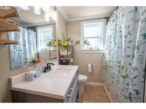 2209 Virginia Avenue North Bend OR 97459