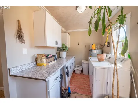2209 Virginia Avenue North Bend OR 97459