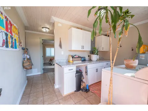 2209 Virginia Avenue North Bend OR 97459
