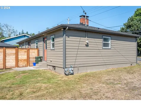 2209 Virginia Avenue North Bend OR 97459