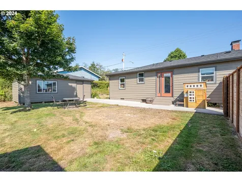 2209 Virginia Avenue North Bend OR 97459