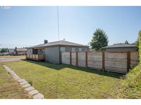 2209 Virginia Avenue North Bend OR 97459