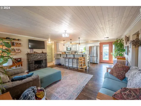 2209 Virginia Avenue North Bend OR 97459