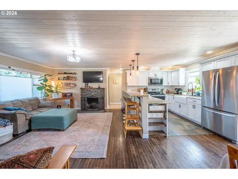 2209 Virginia Avenue North Bend OR 97459