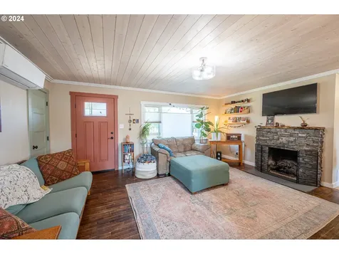 2209 Virginia Avenue North Bend OR 97459