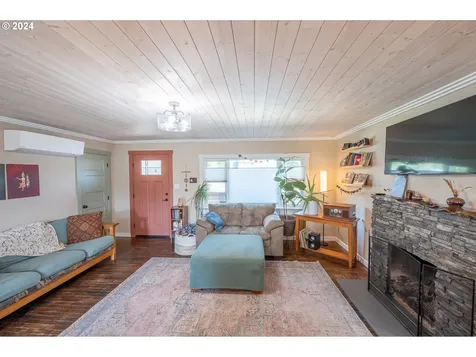 2209 Virginia Avenue North Bend OR 97459