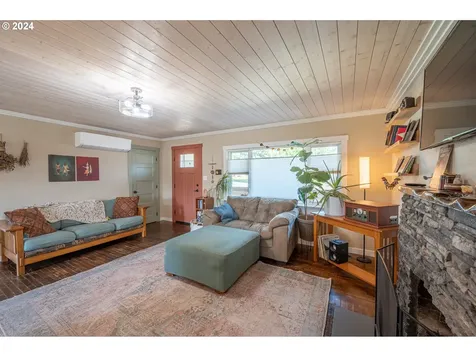 2209 Virginia Avenue North Bend OR 97459