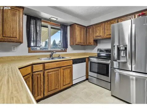 17740 SE Haig Drive Portland OR 97236