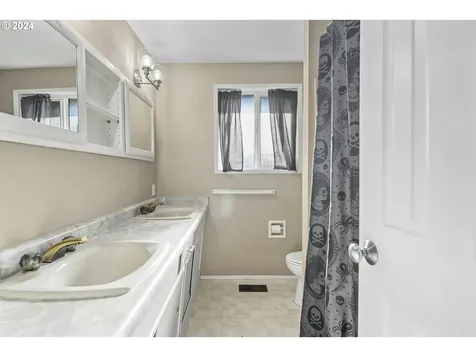 17740 SE Haig Drive Portland OR 97236