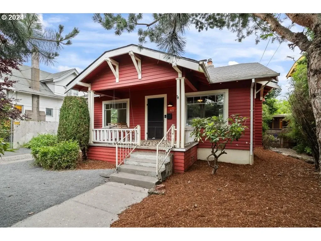 915 N Holland Street Portland OR 97217