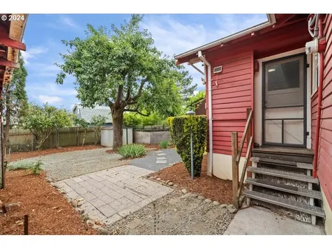915 N Holland Street Portland OR 97217