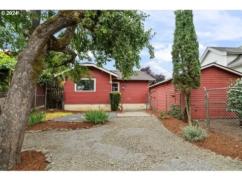 915 N Holland Street Portland OR 97217