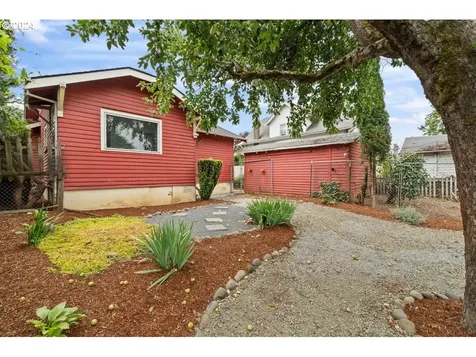 915 N Holland Street Portland OR 97217