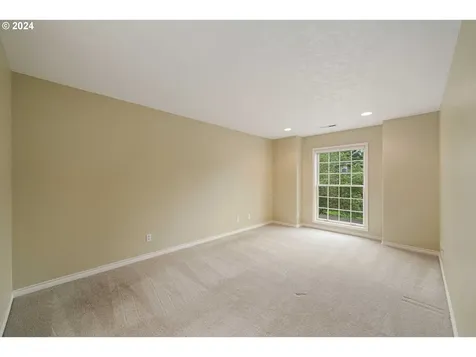 8012 Se 144th Drive Portland OR 97236