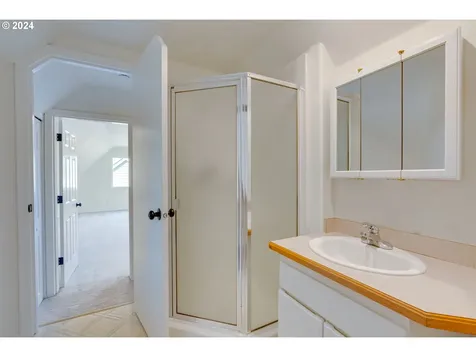 13620 Ne Glendoveer Court Portland OR 97230