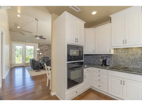 88073 Lake Point Drive Florence OR 97439